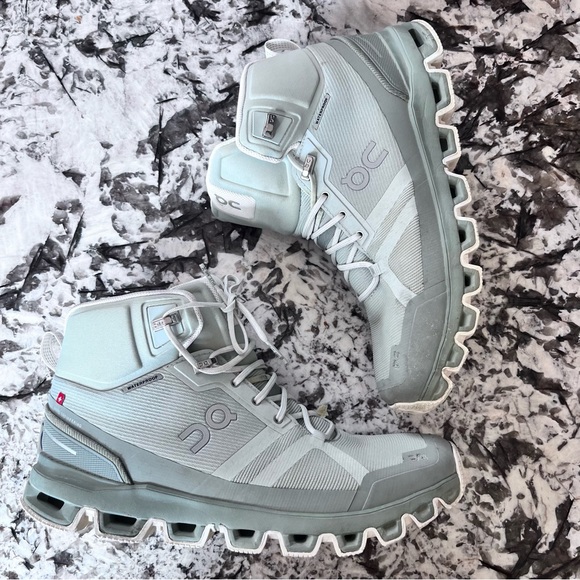 On Running Women's Gray On Cloudrock Hiking Boots Size US 9.5 - Picture 3 of 11